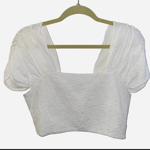 Zara Tops - NWOT Zara Puffy Cap Sleeve Textured White Crop Top